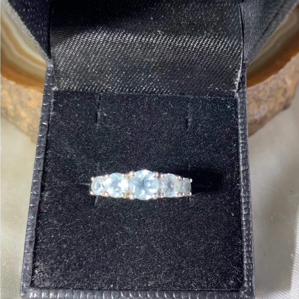 Sterling Silver Vintage Sky Blue Topaz Ring Size 8 31$
